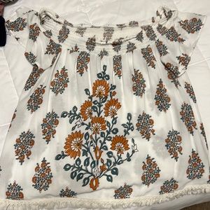 Off shoulder top flowy
